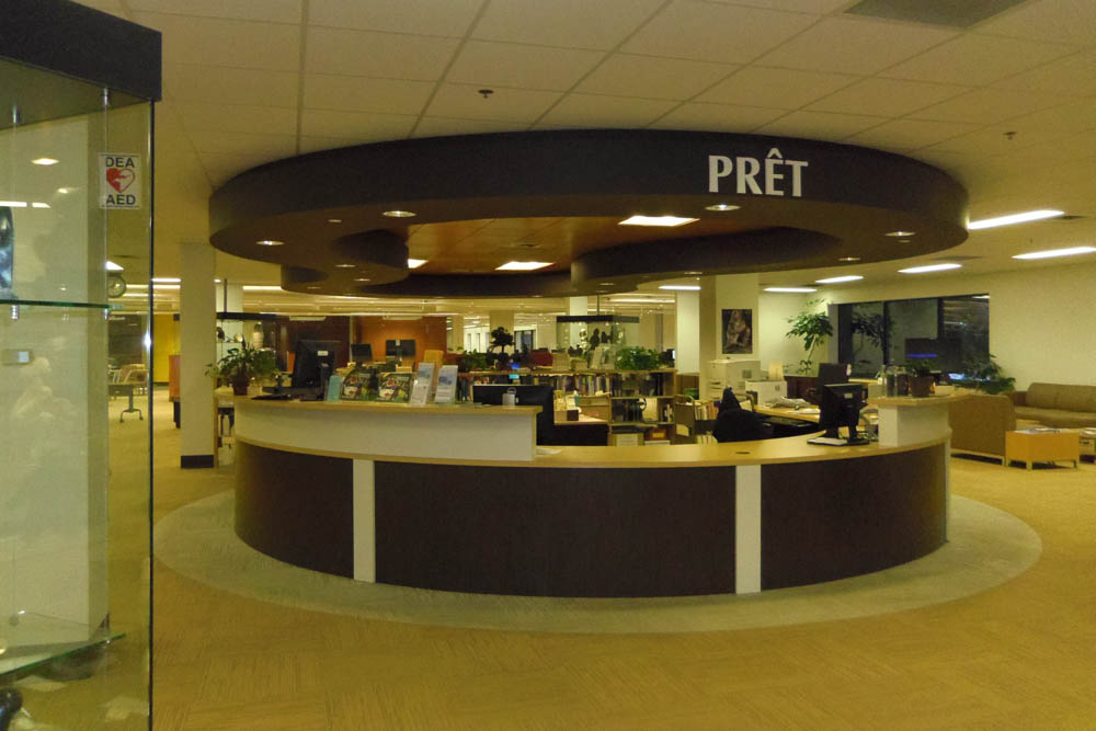 Photograph of the access services desk at Université de Moncton library